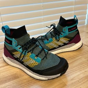 TERREX FREE HIKER 2.0 HIKING SHOES SZ 10 Like new, worn only inside.